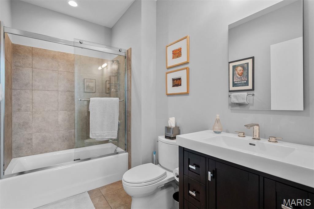 8025 Maryland Avenue Unit: 4J