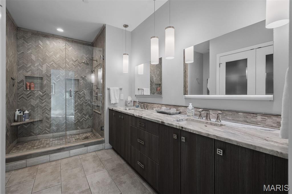 8025 Maryland Avenue Unit: 4J