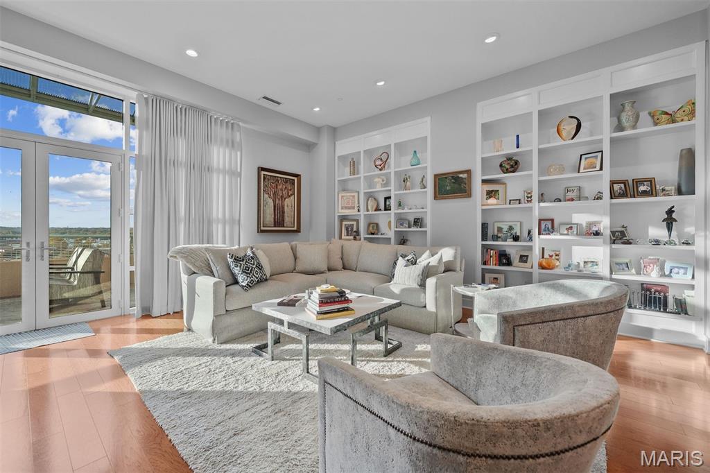 8025 Maryland Avenue Unit: 4J