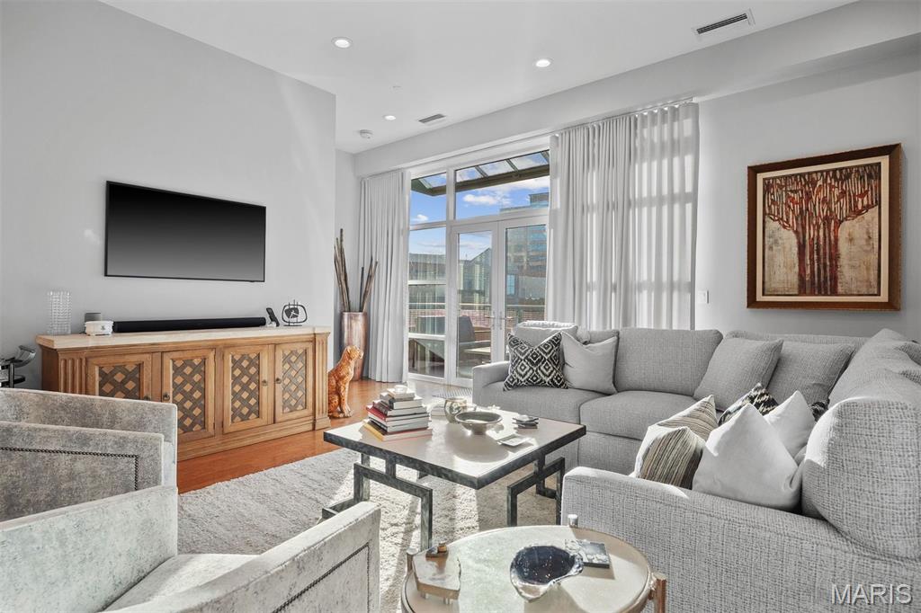 8025 Maryland Avenue Unit: 4J