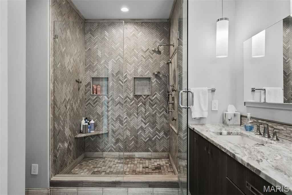 8025 Maryland Avenue Unit: 4J