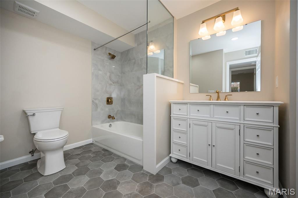 1010 Thoreau Court Unit: 211