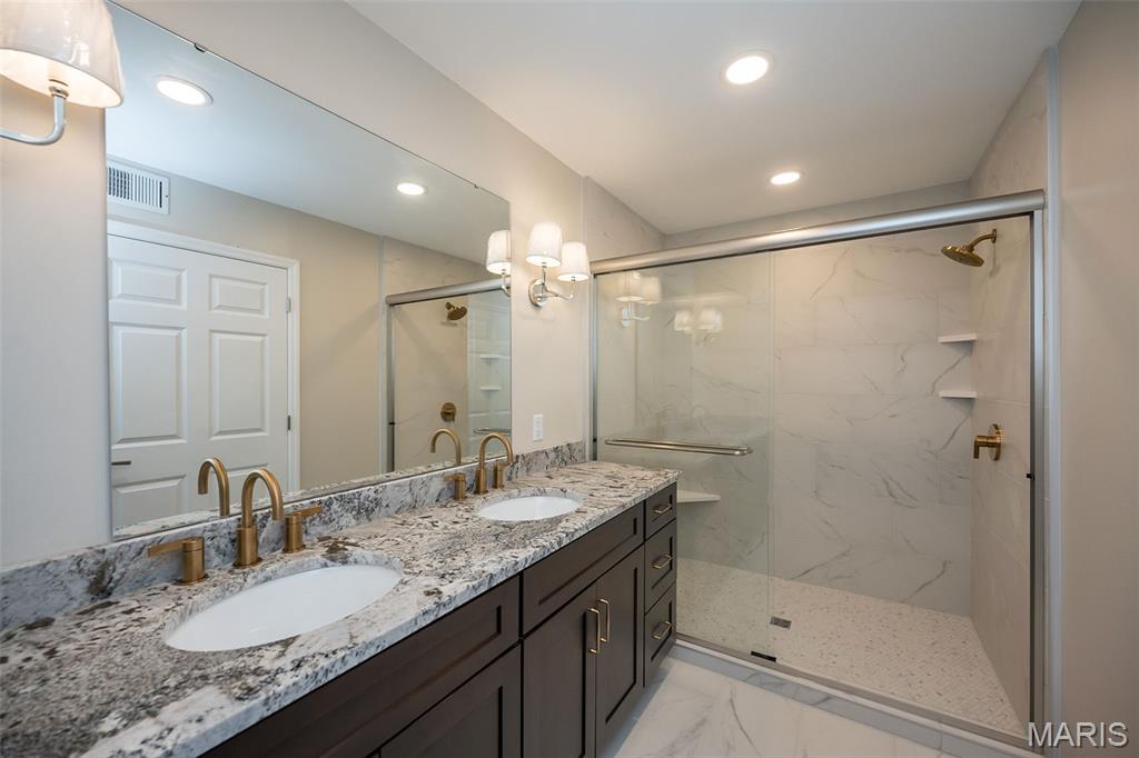 1010 Thoreau Court Unit: 211