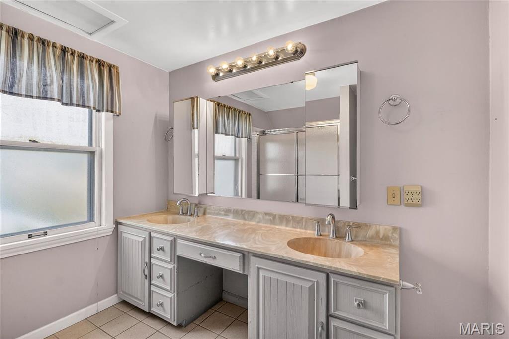 739 Glenvista Place