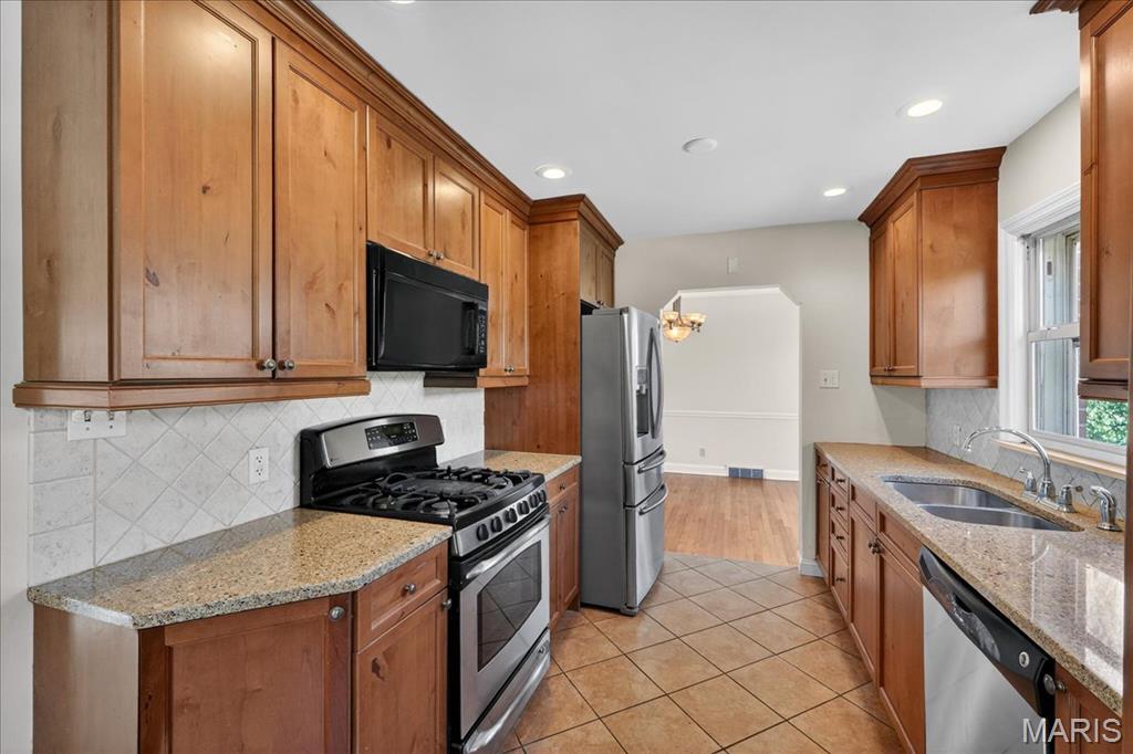 739 Glenvista Place