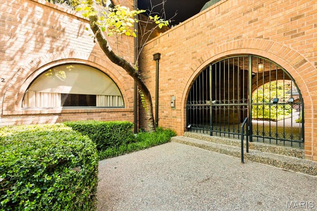 182 N Brentwood Boulevard Unit: 3