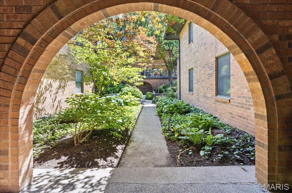 182 N Brentwood Boulevard Unit: 3