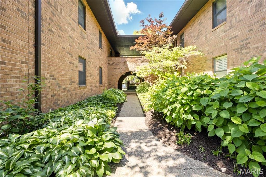 182 N Brentwood Boulevard Unit: 3