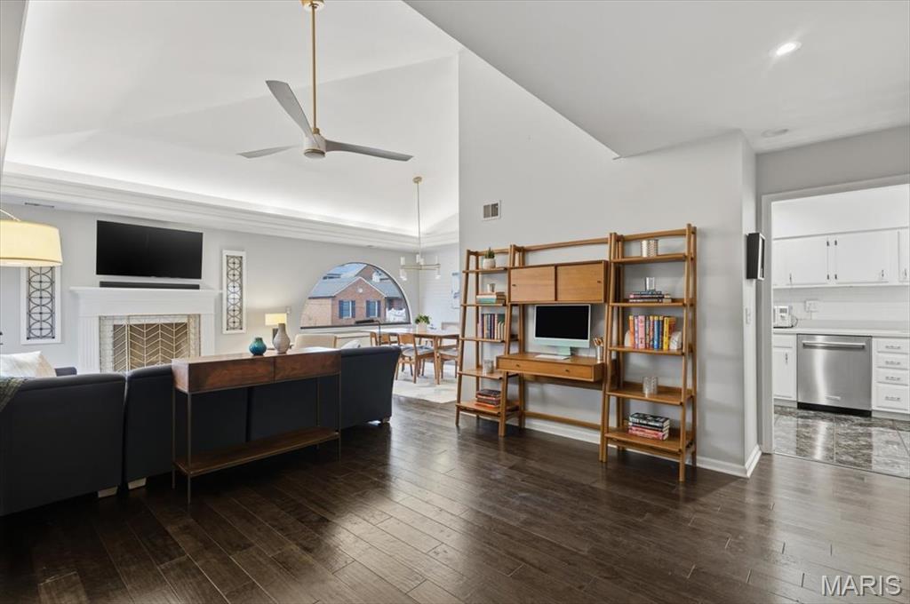 182 N Brentwood Boulevard Unit: 3