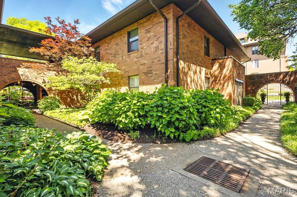 182 N Brentwood Boulevard Unit: 3