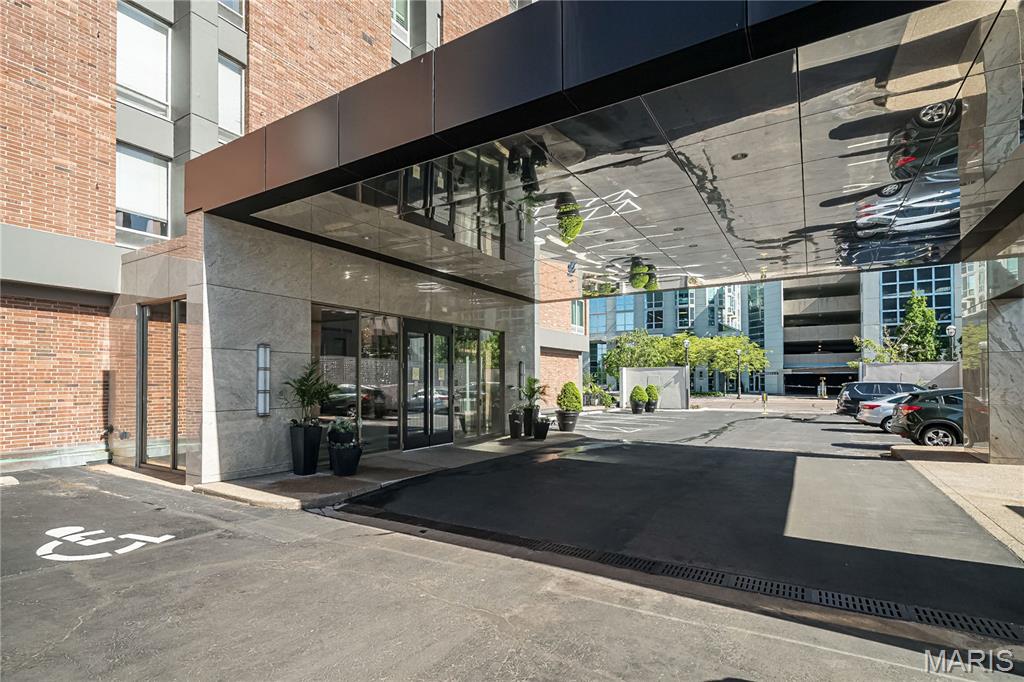 200 S Brentwood Boulevard Unit: 21H