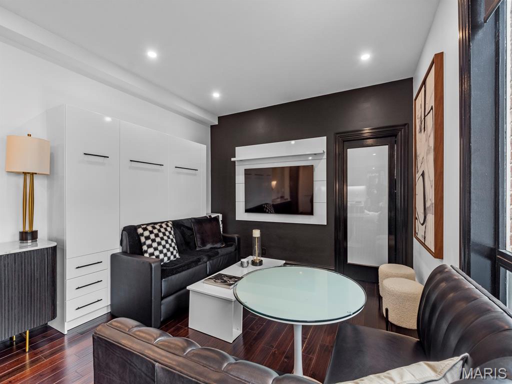 200 S Brentwood Boulevard Unit: 21H