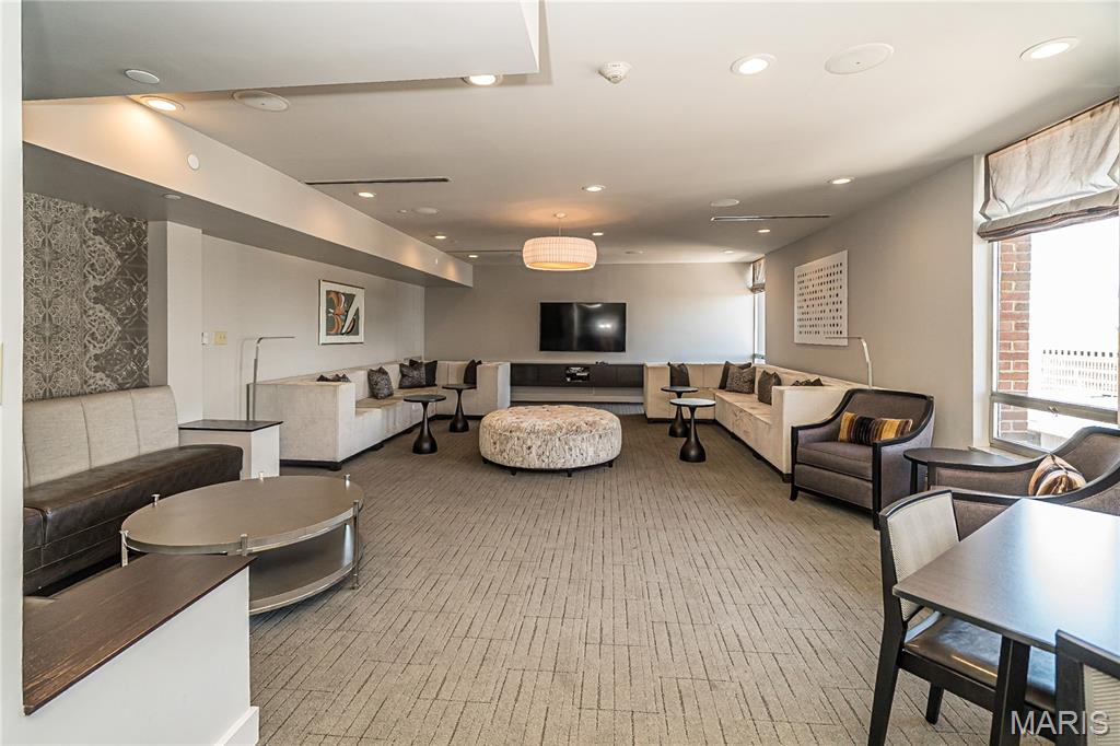 200 S Brentwood Boulevard Unit: 21H