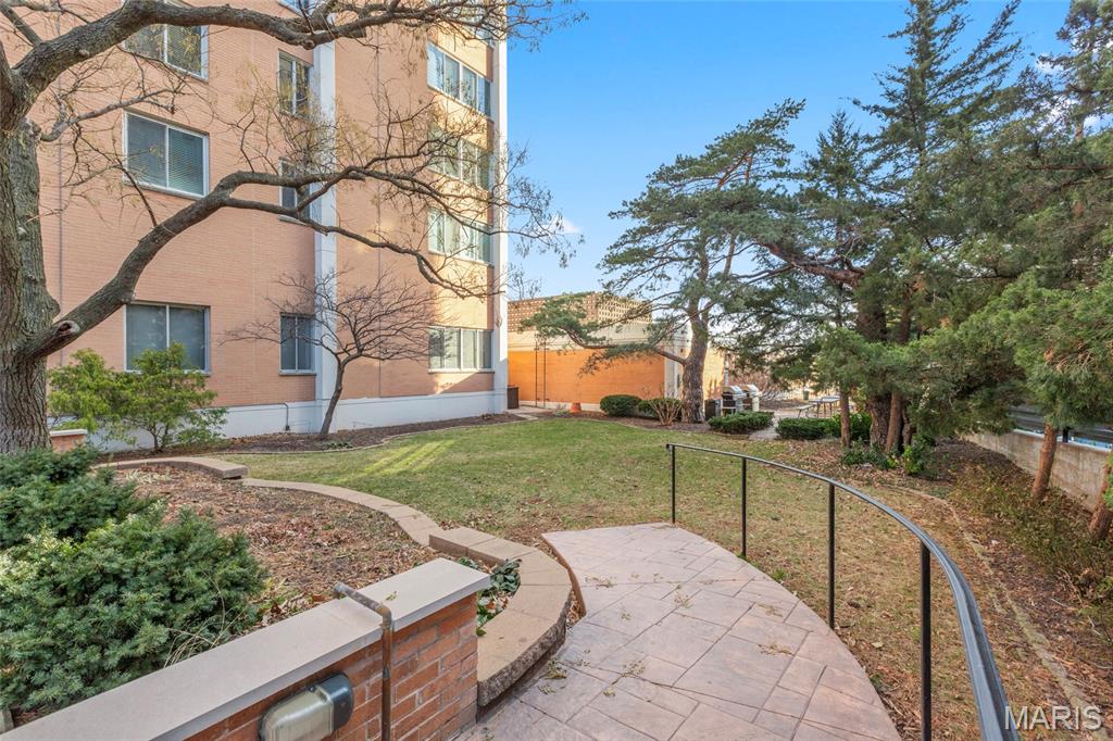 900 S Hanley Road Unit: 11B