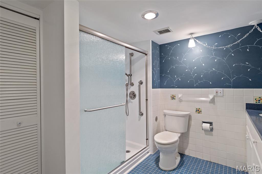 900 S Hanley Road Unit: 11B