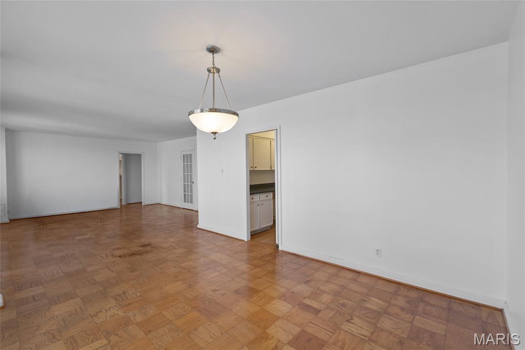 900 S Hanley Road Unit: 11B