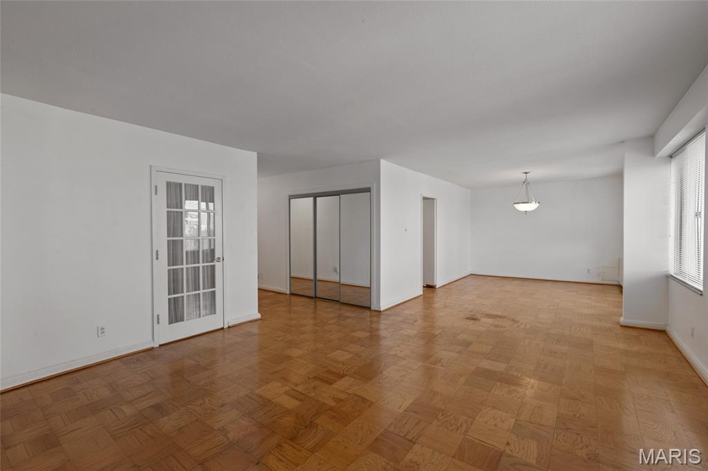 900 S Hanley Road Unit: 11B