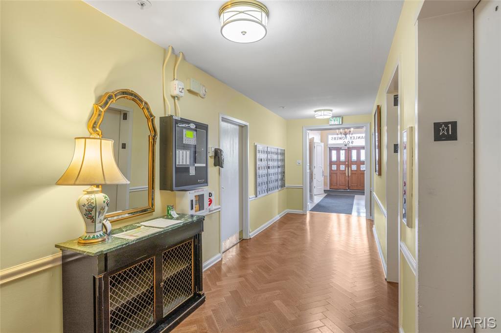 900 S Hanley Road Unit: 11B