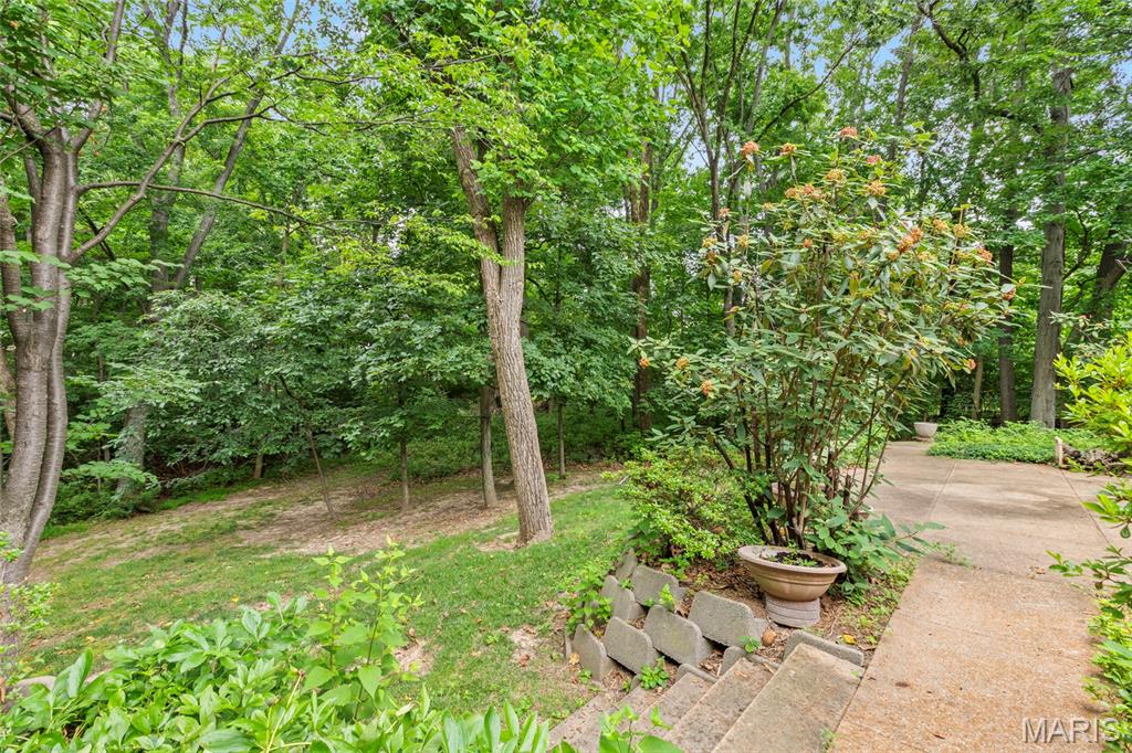 16 Meadowbrook Country Club Estate
