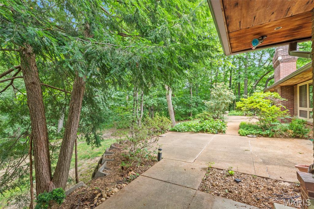16 Meadowbrook Country Club Estate