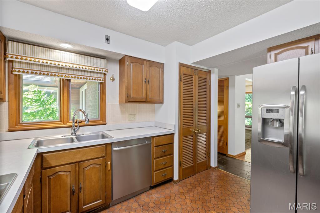 16 Meadowbrook Country Club Estate