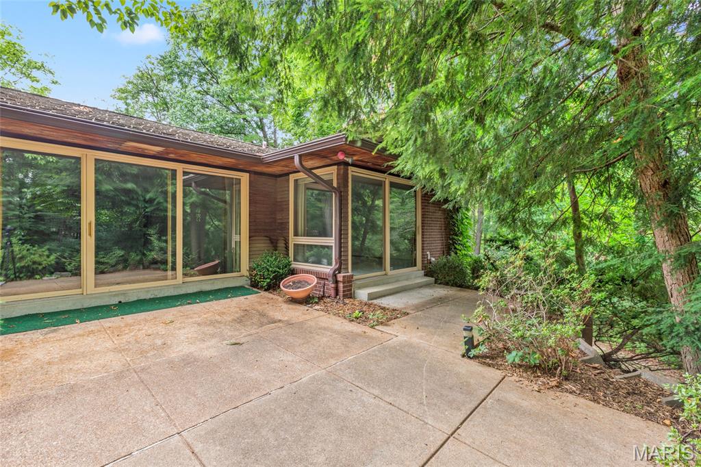 16 Meadowbrook Country Club Estate