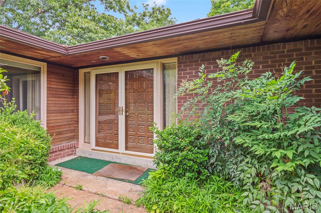 16 Meadowbrook Country Club Estate