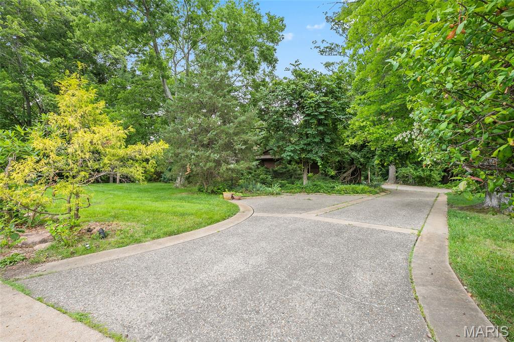 16 Meadowbrook Country Club Estate