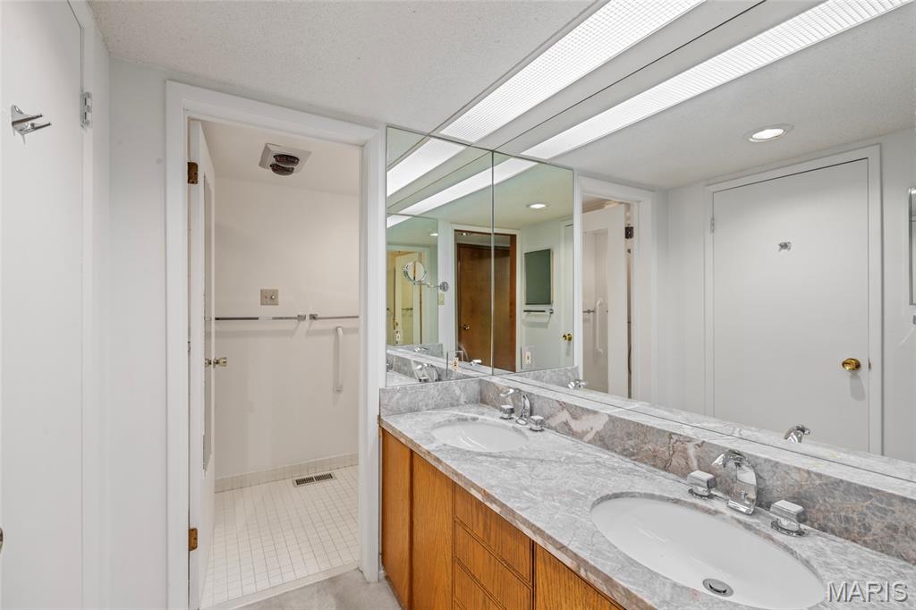 16 Meadowbrook Country Club Estate
