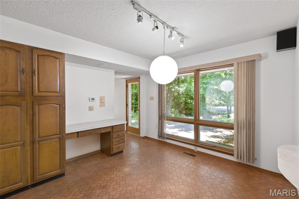 16 Meadowbrook Country Club Estate