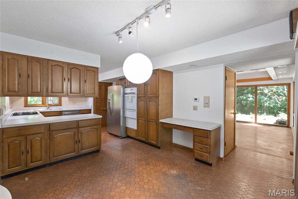 16 Meadowbrook Country Club Estate