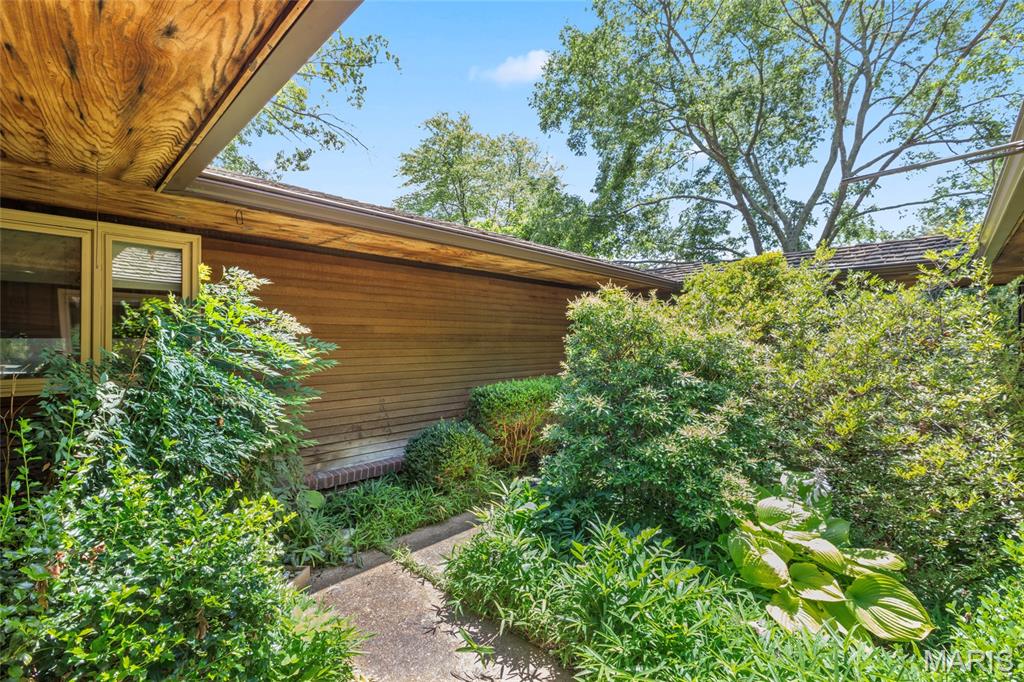 16 Meadowbrook Country Club Estate