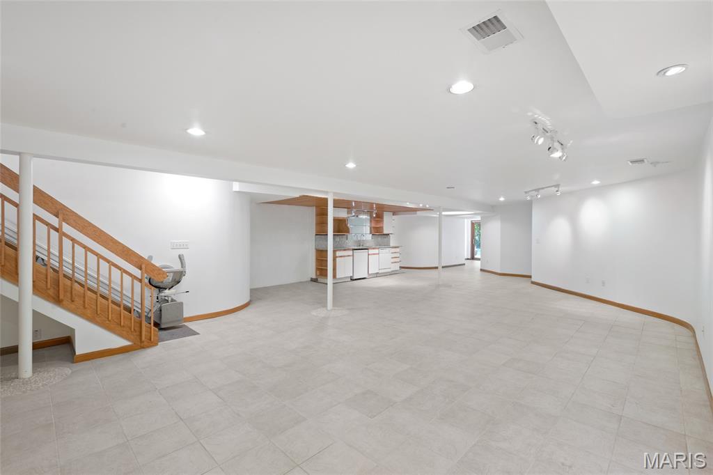16 Meadowbrook Country Club Estate