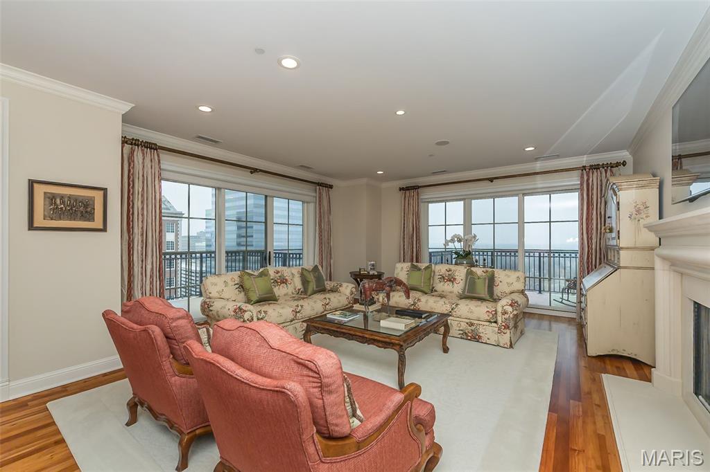 150 Carondelet Plaza Unit: 1701