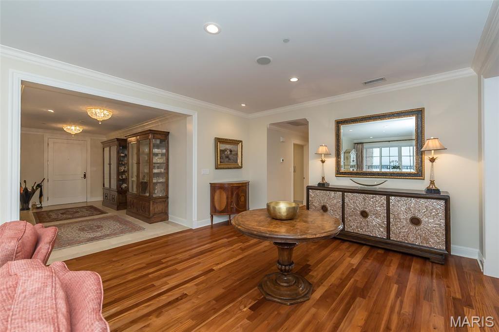 150 Carondelet Plaza Unit: 1701