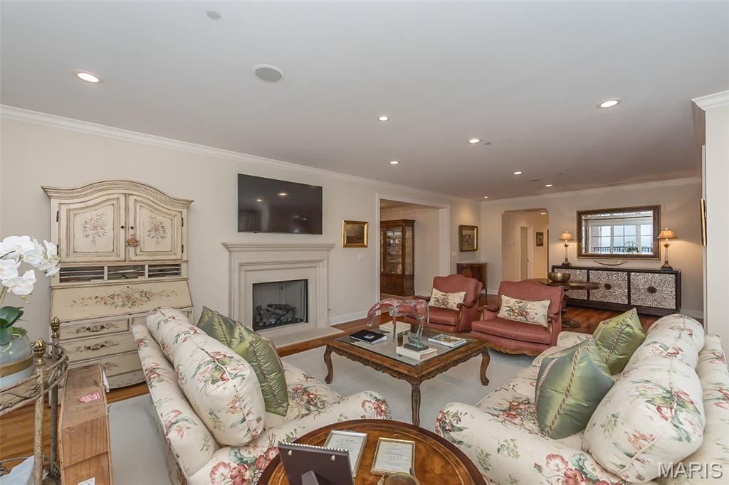 150 Carondelet Plaza Unit: 1701