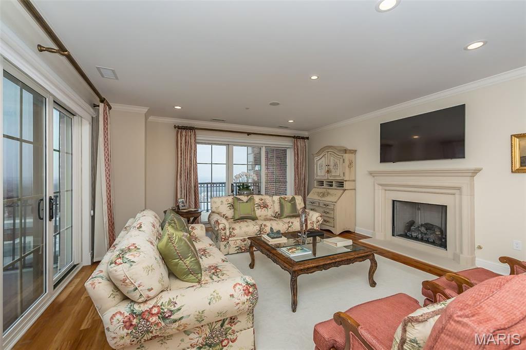 150 Carondelet Plaza Unit: 1701