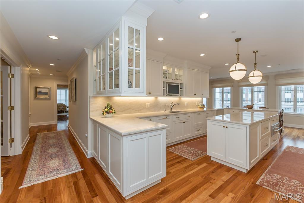 150 Carondelet Plaza Unit: 1701