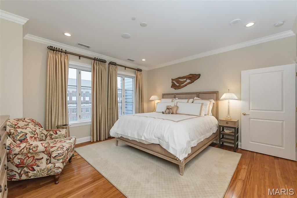 150 Carondelet Plaza Unit: 1701