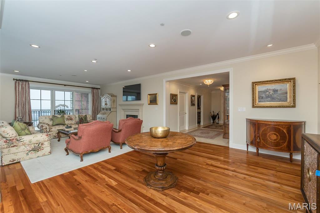 150 Carondelet Plaza Unit: 1701