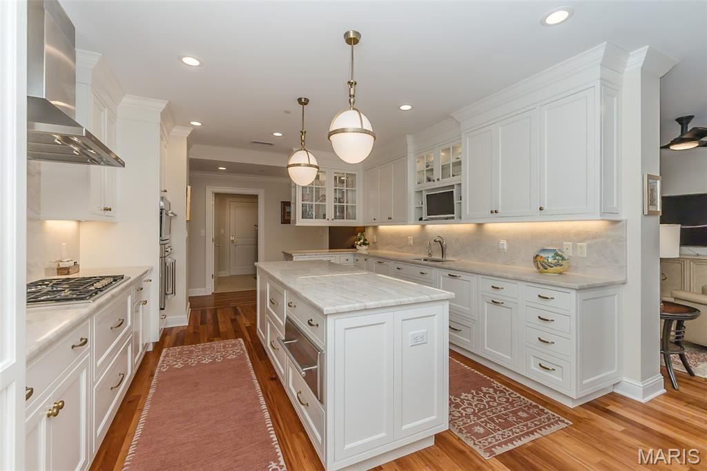 150 Carondelet Plaza Unit: 1701