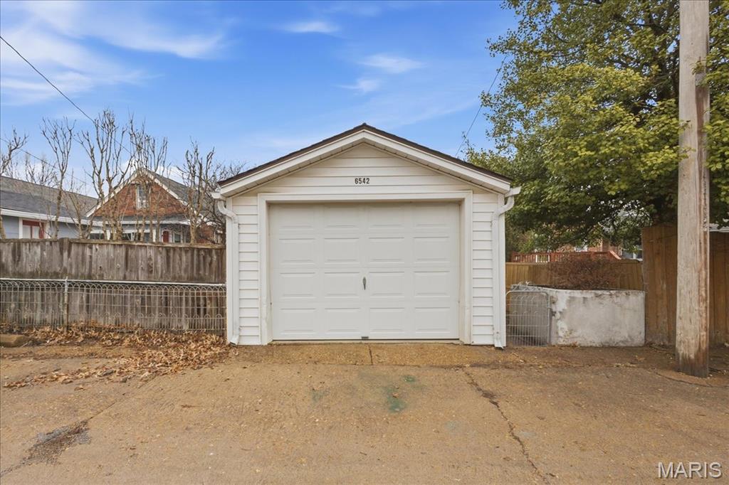 6542 Lindenwood Place