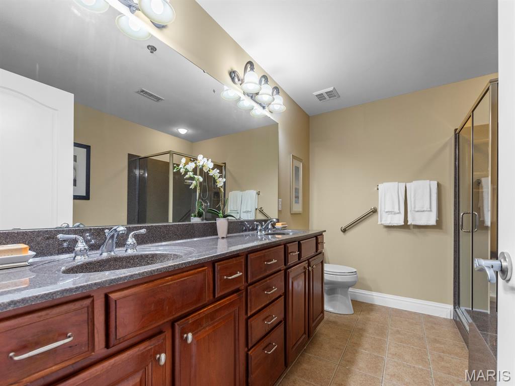 520 North and South Unit: 301