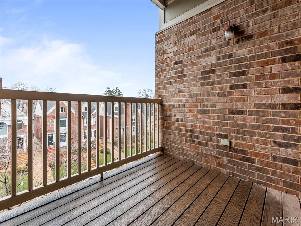 520 North and South Unit: 301