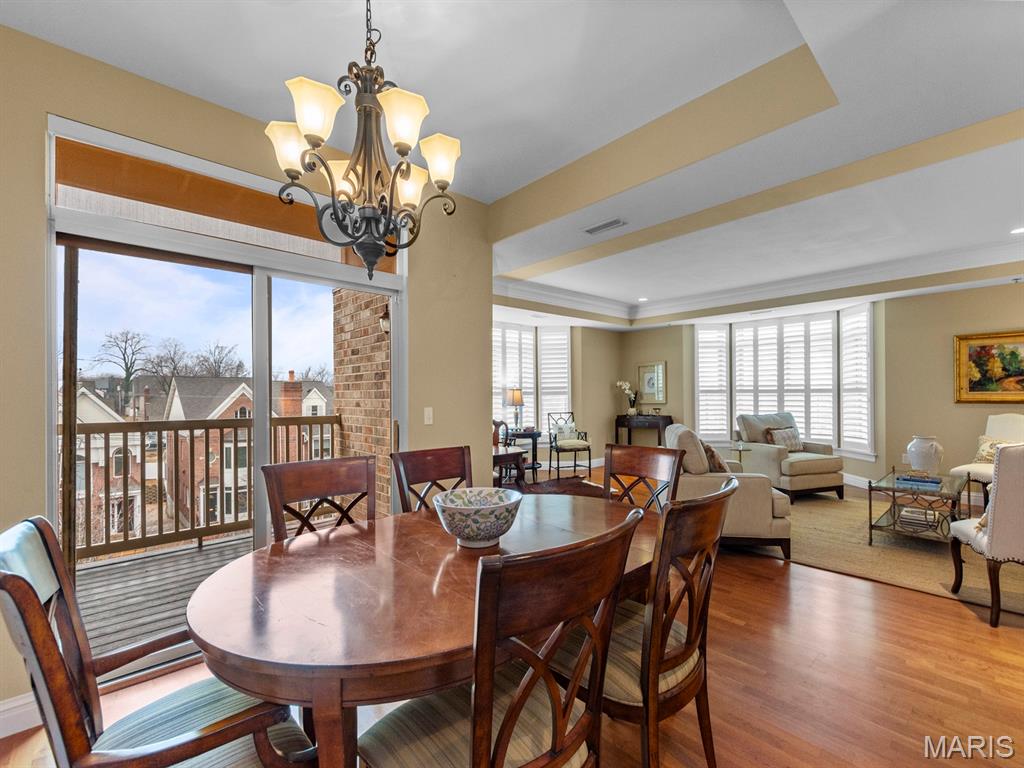 520 North and South Unit: 301