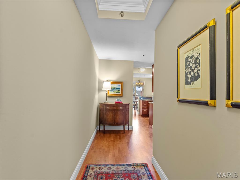 520 North and South Unit: 301