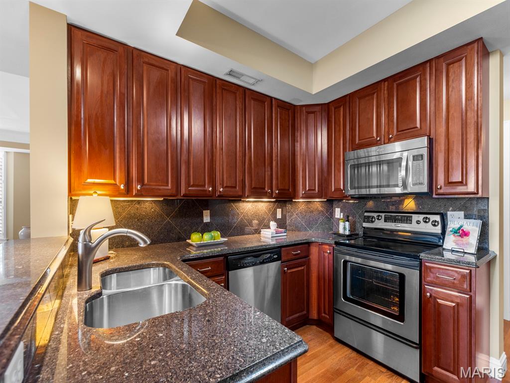 520 North and South Unit: 301