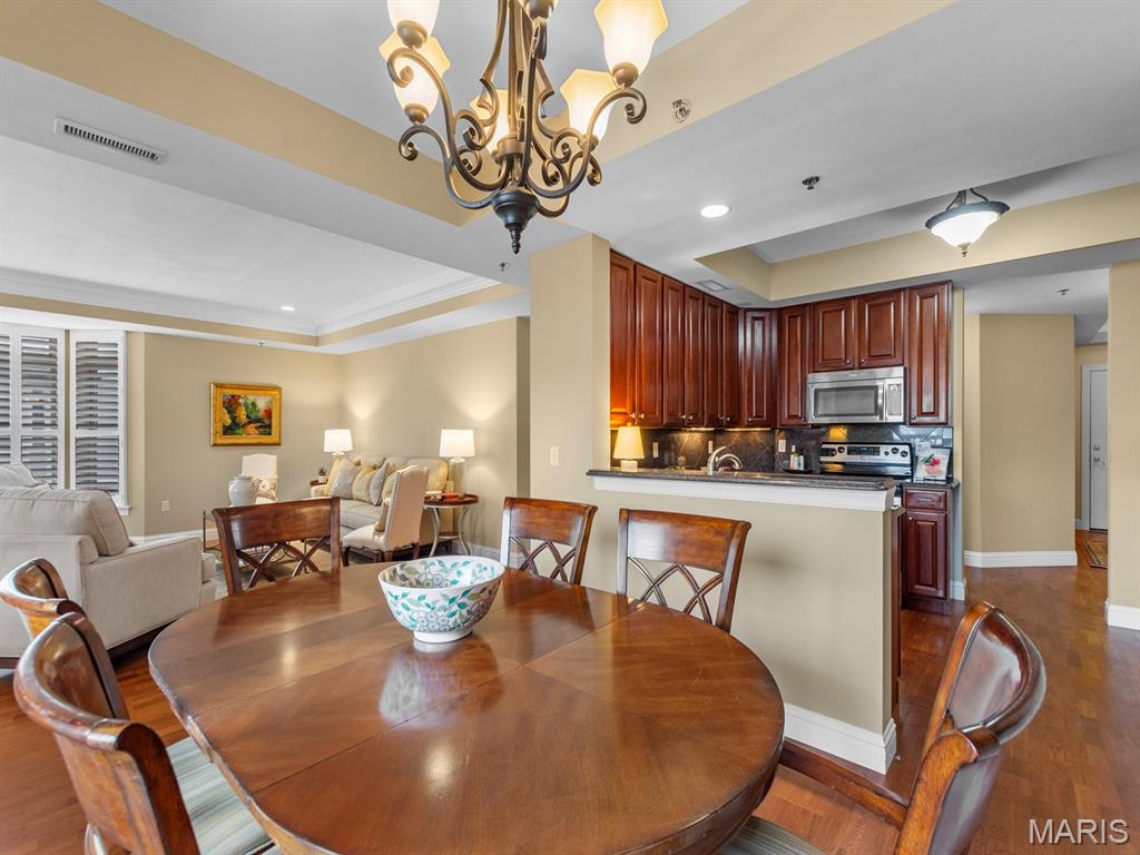 520 North and South Unit: 301