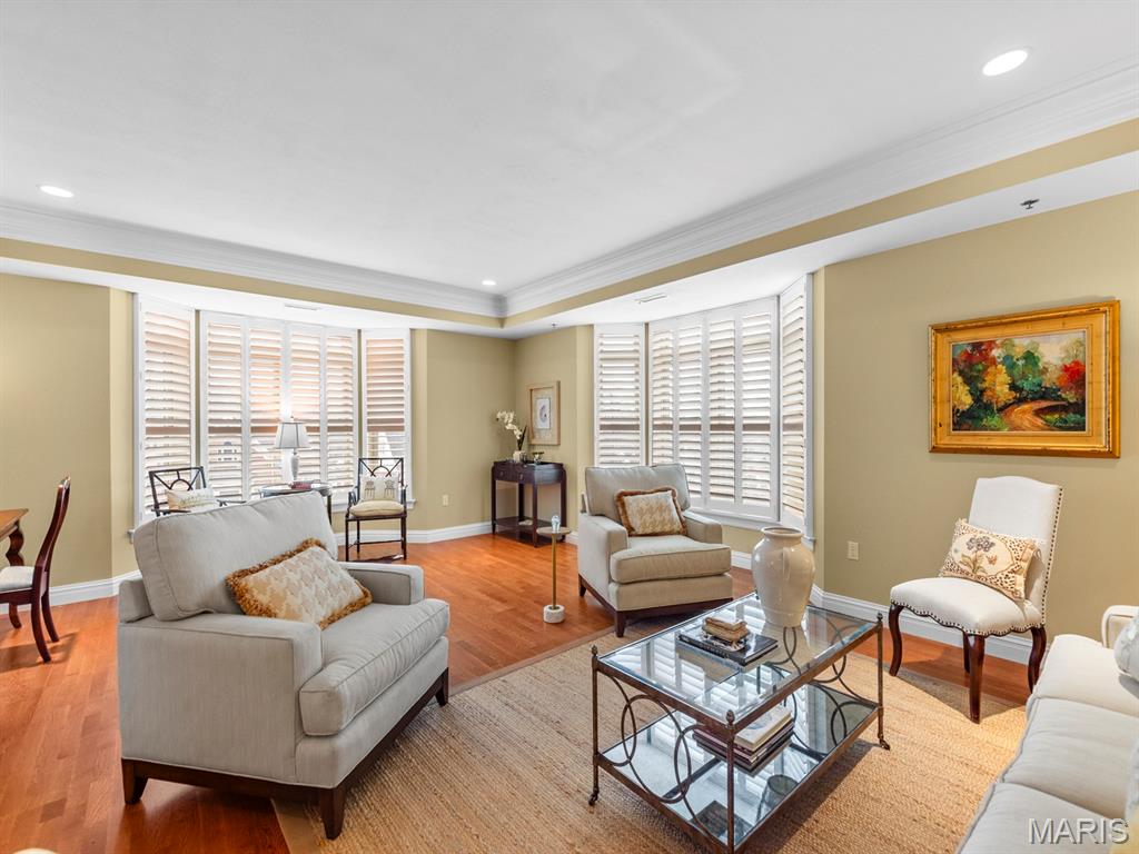 520 North and South Unit: 301