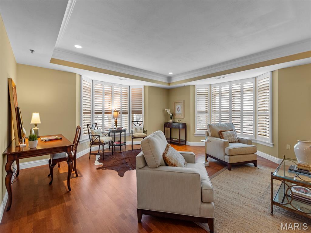 520 North and South Unit: 301